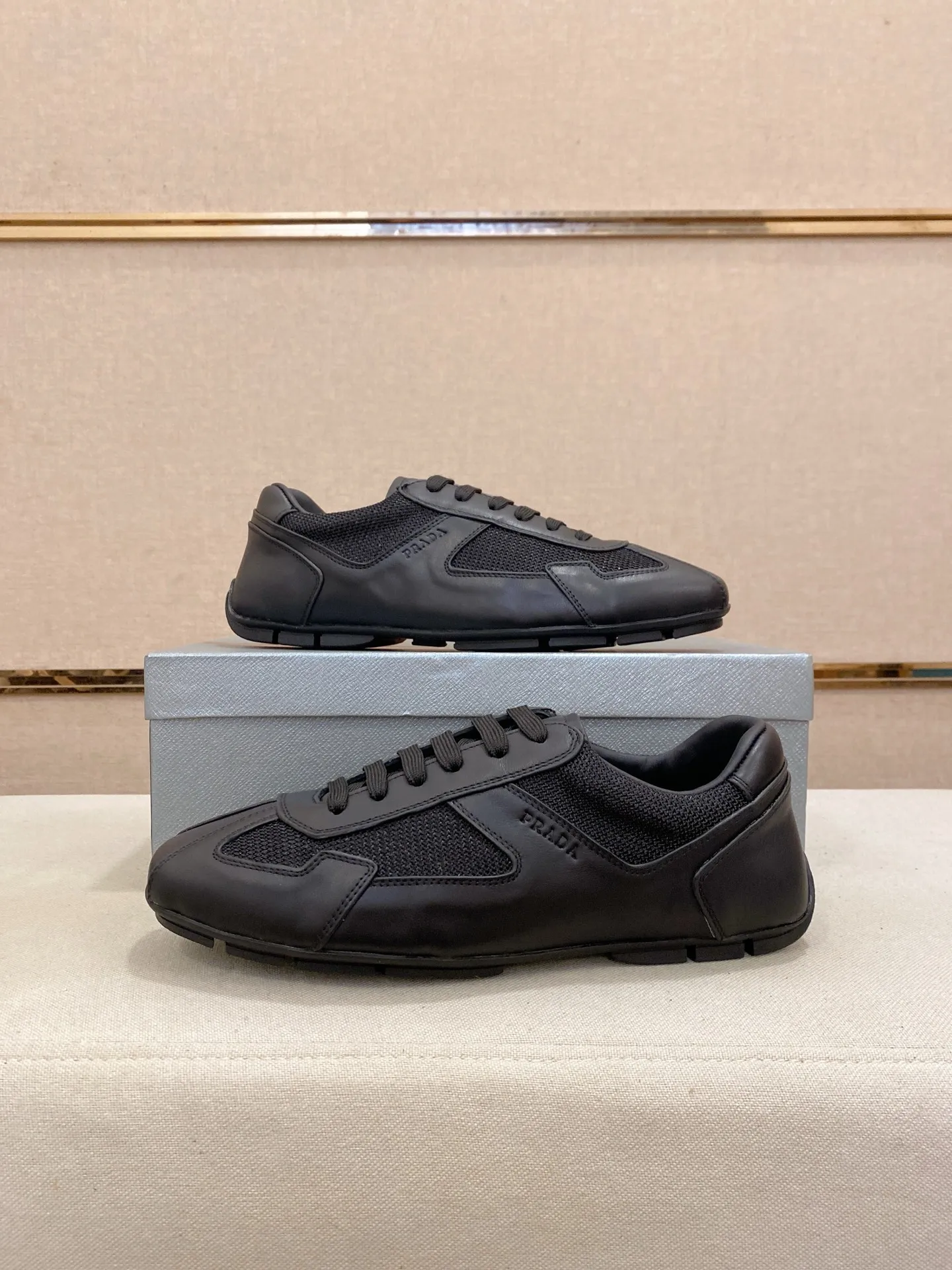 Men's shoes 💰 480💰 ✔️✔️✔️Top high version High-quality new PRADA (Prada) counters are launched at the same time. The new men's shoes and 😘fabrics are purely handmade in Niujing. Lining: Full cowhide lining. 👍🏿High-end☄️Open-molded non-slip rubber outsole, exquisite lines, simple and elegant, comfortable and high-end for leisure travel. Code number: 38-44. Can be customized45